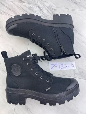 -Palladium women’s 7 black canvas zip lace combat ankle boots